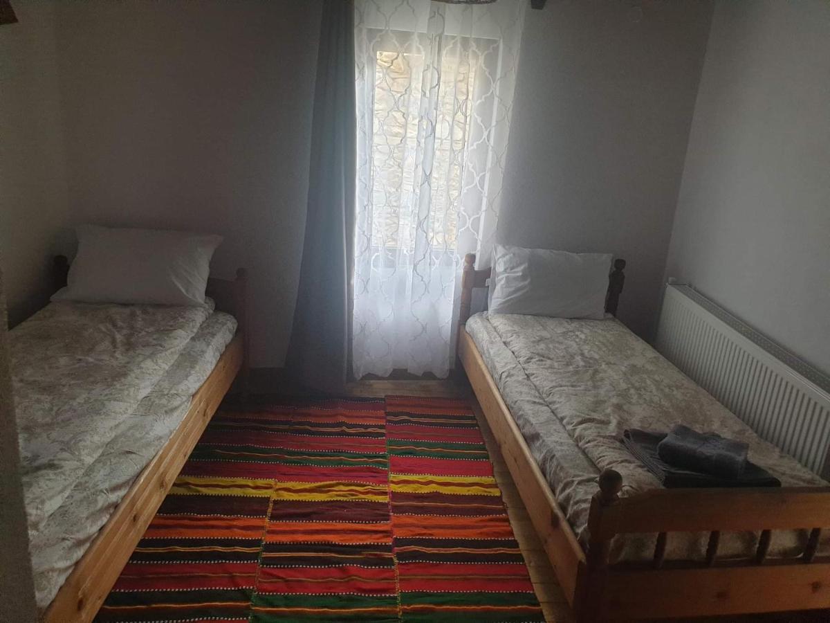 Къща За Гости Близнаците Leshten Bagian luar foto