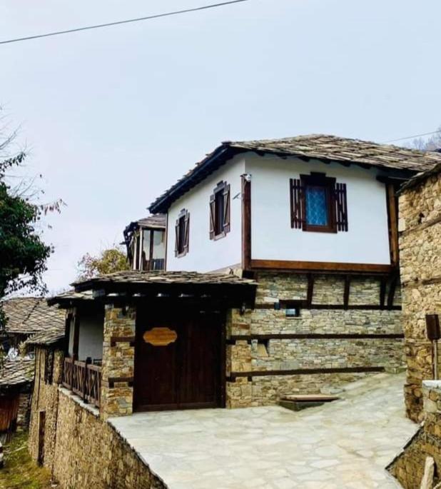 Къща За Гости Близнаците Leshten Bagian luar foto